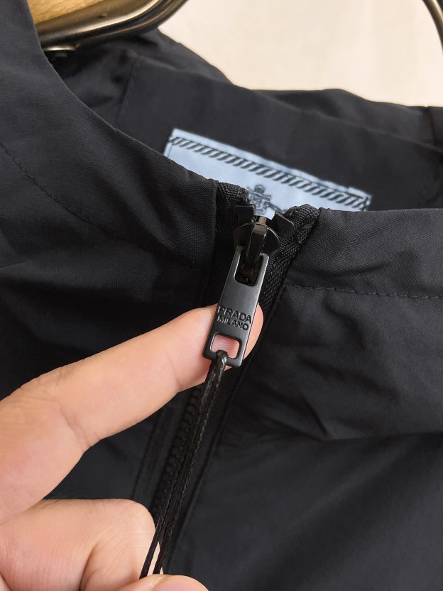 プラダ「Prada」テクニカル ジャケット