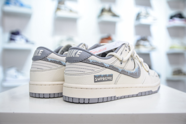 「コラボモデル」Supreme x Nike "ホワイト/グレー" スケートボードシューズ