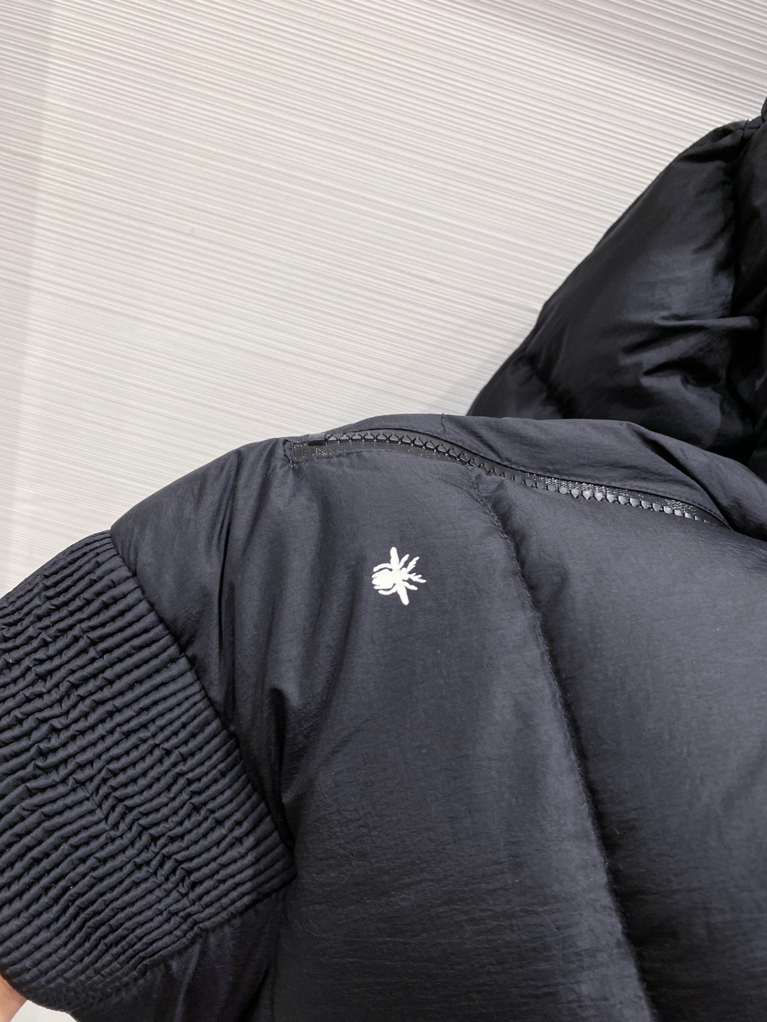 ディオール「Dior」モダン シルエット ダウンジャケット