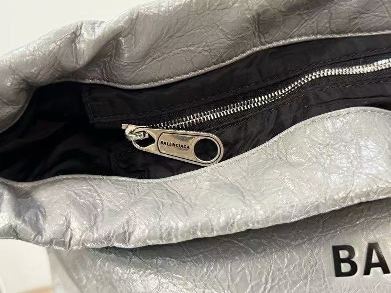 バレンシアガ「Balenciaga」SHOPPER DUSTBAG レザートラッシュポーチ