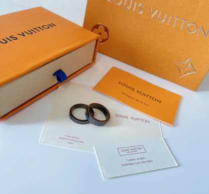 ルイ・ヴィトン「Louis Vuitton」Volt Upside Down リング