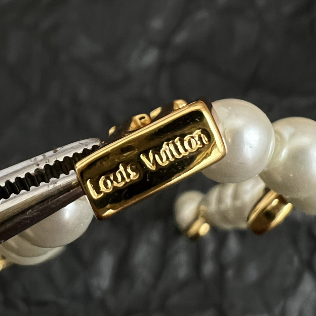 ルイ・ヴィトン「Louis Vuitton」Essential V Perle ブレスレット