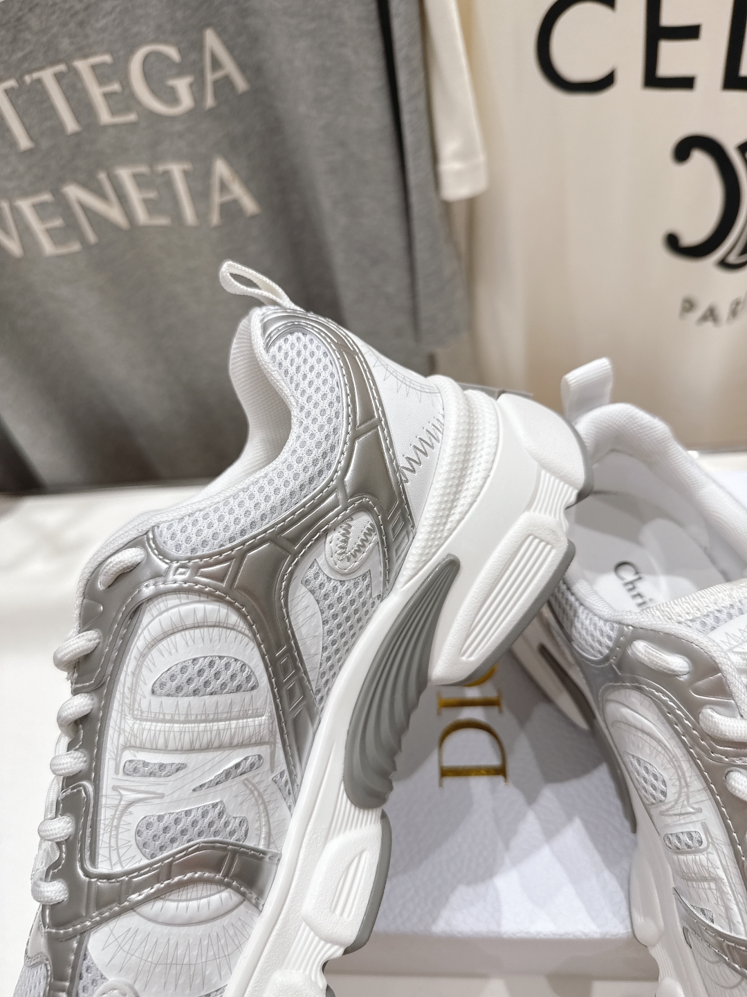 ディオール「Dior」Vibe  SS25 新作 ランウェイ アイコンスニーカー