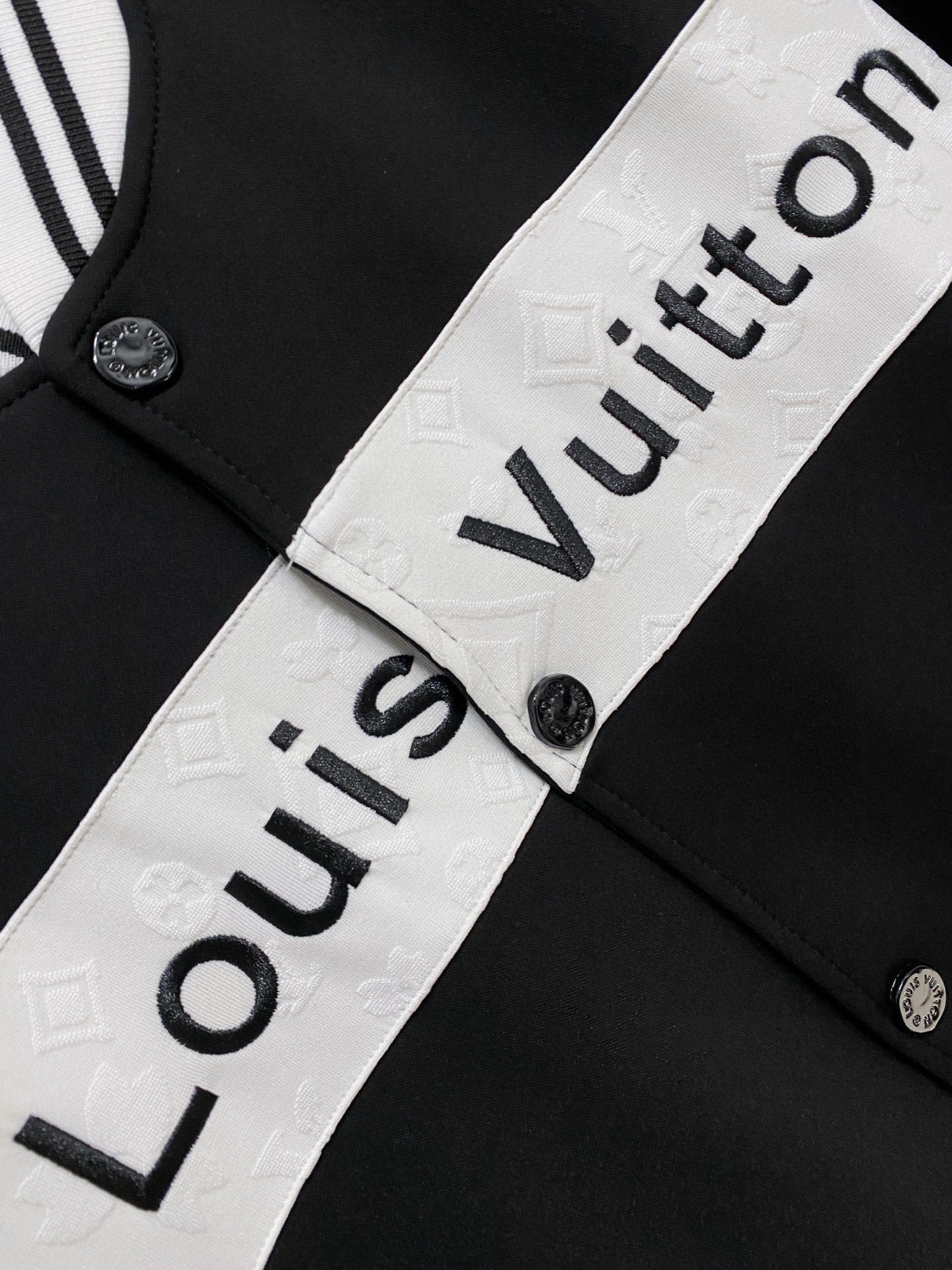 ルイ・ヴィトン「Louis Vuitton」2025 秋冬コレクション トレーナーセットアップ 