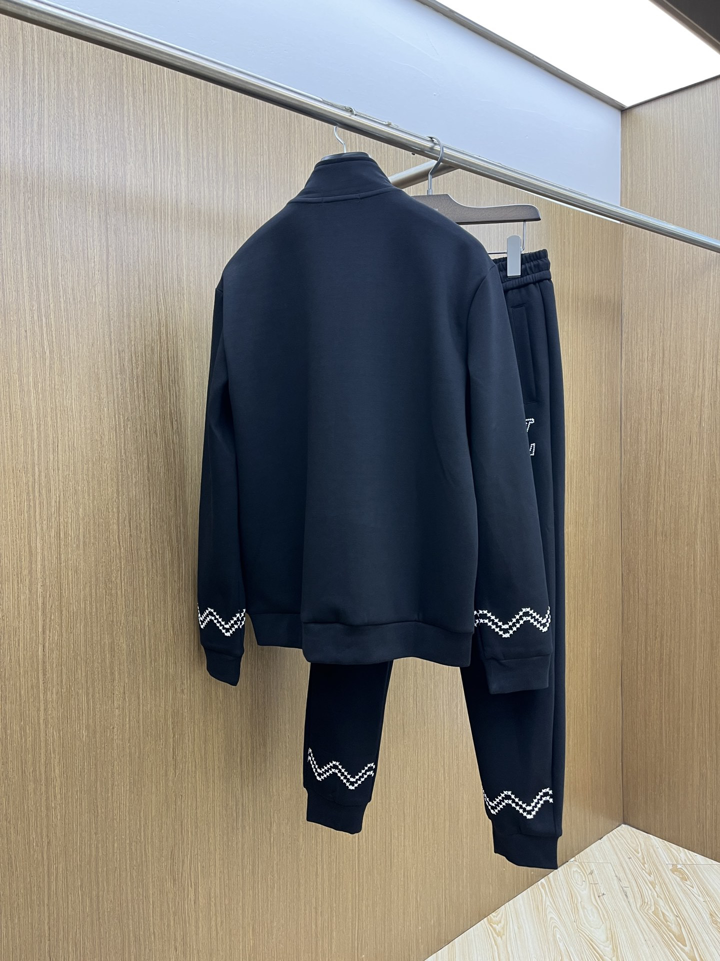 ルイ・ヴィトン「Louis Vuitton」2025秋冬 メンズ スポーツウェア セットアップ