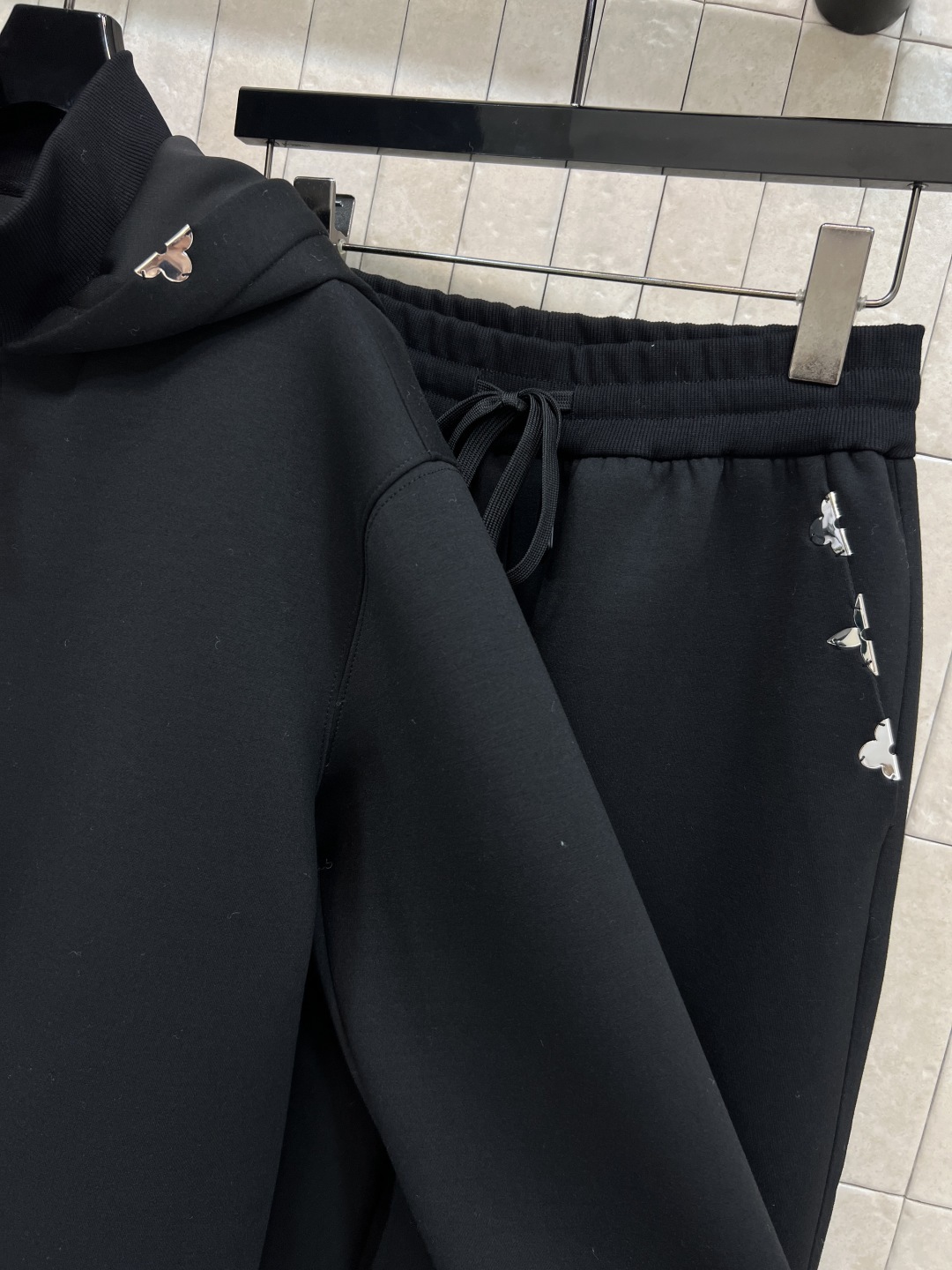 ルイ・ヴィトン「Louis Vuitton」2025秋冬 メンズ スポーツウェア セットアップ