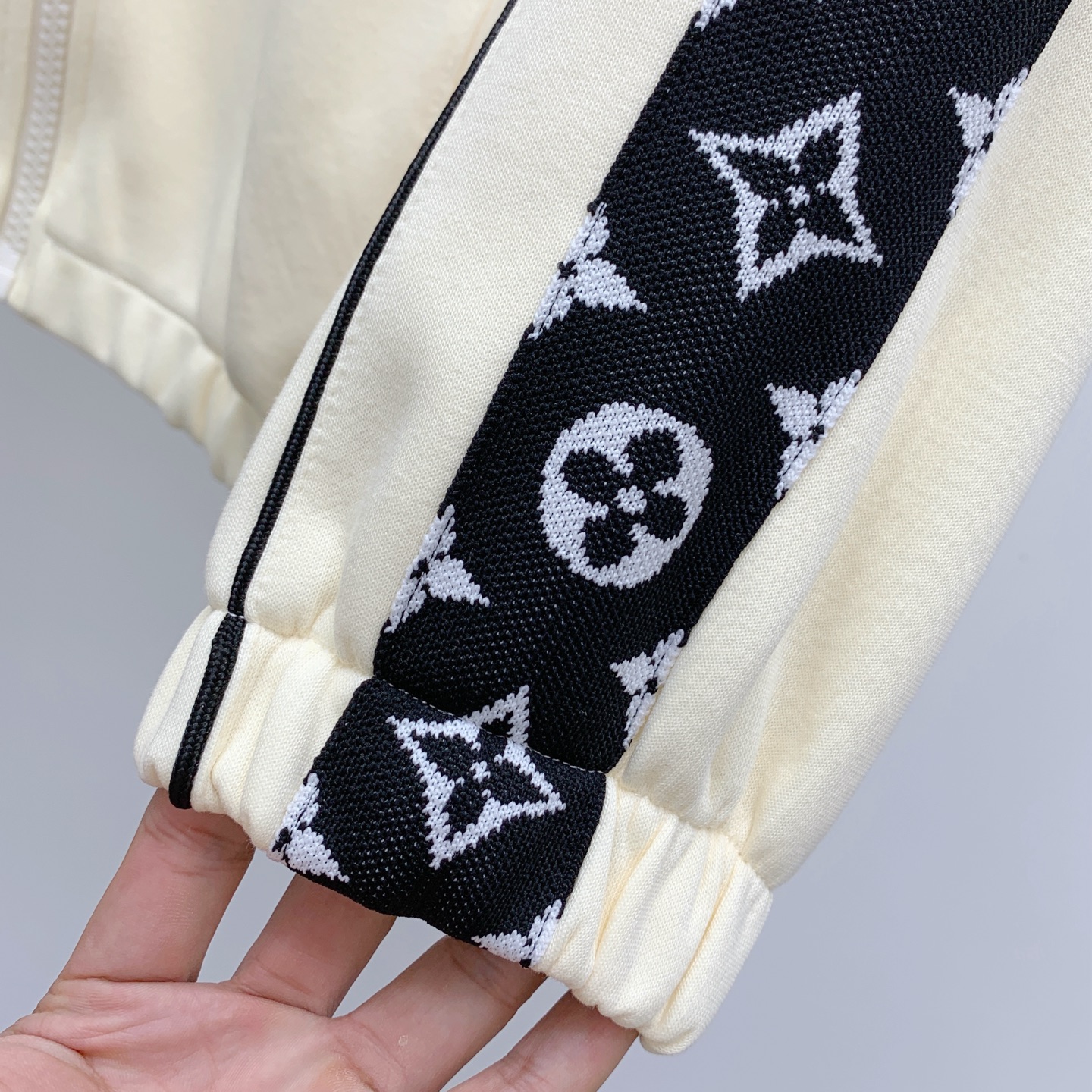 ルイ・ヴィトン「Louis Vuitton」2025秋冬 メンズ スポーツウェア セットアップ