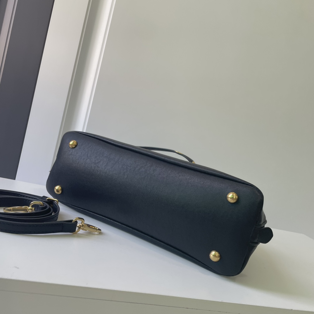 ミュウミュウ「Miu Miu」Matelassé Bowling Tote Bag