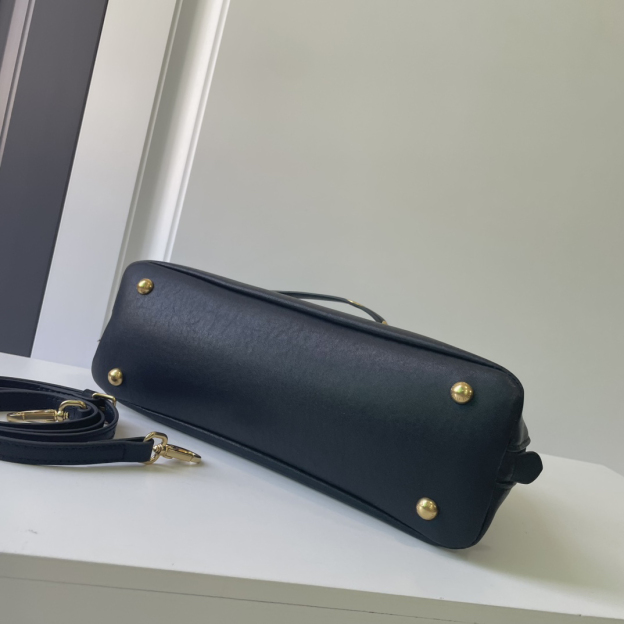 ミュウミュウ「Miu Miu」Matelassé Bowling Tote Bag