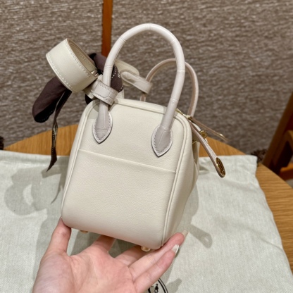 エルメス「Hermès」ミニ リンディ ショルダーバッグ 