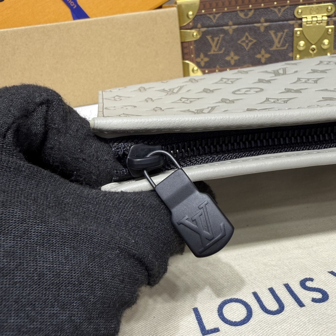 ルイ・ヴィトン「Louis Vuitton」POCHETTE VOYAGE M61692クラッチバッグ