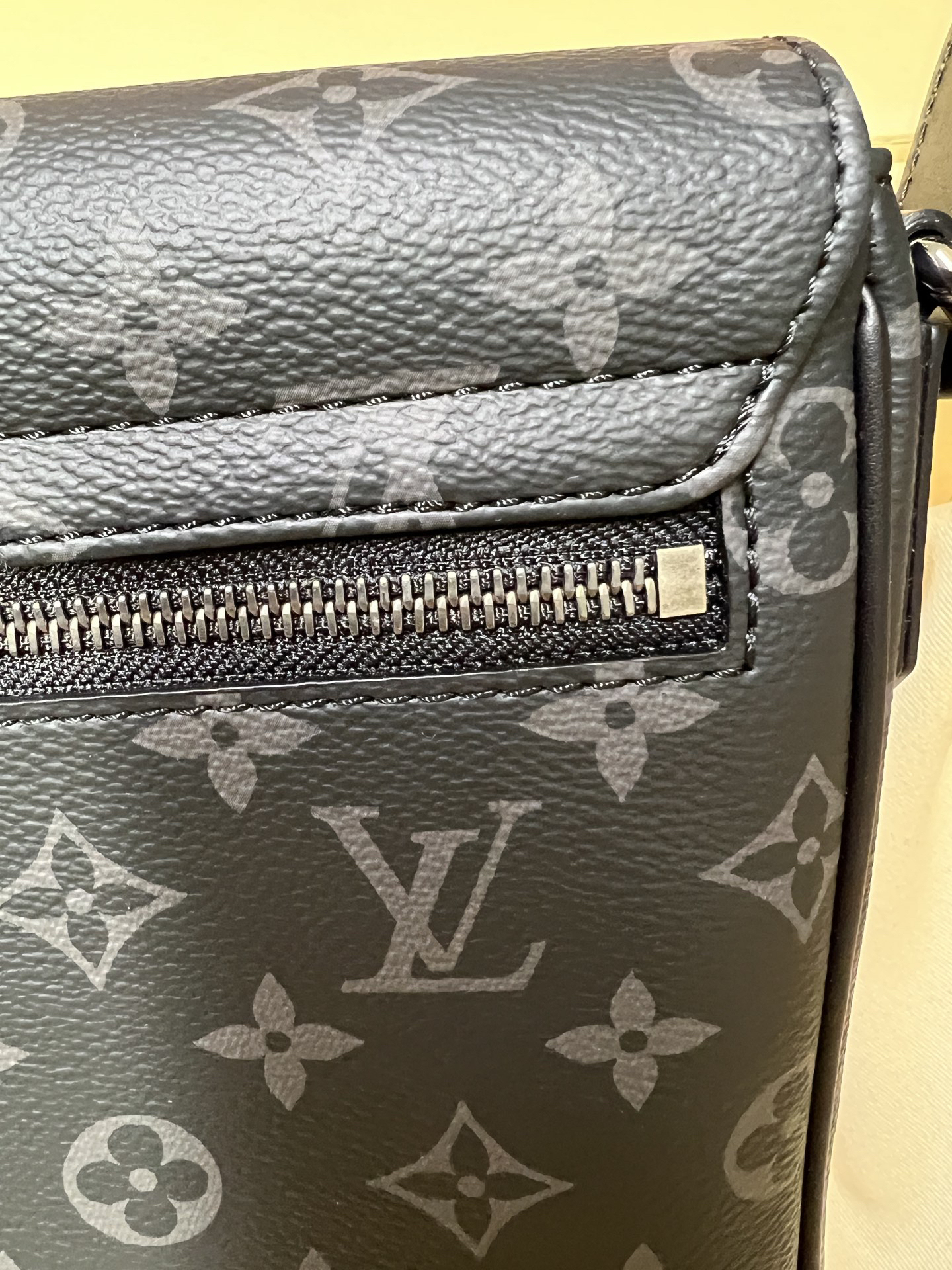 ルイ・ヴィトン「Louis Vuitton」istrict PM メッセンジャーバッグ