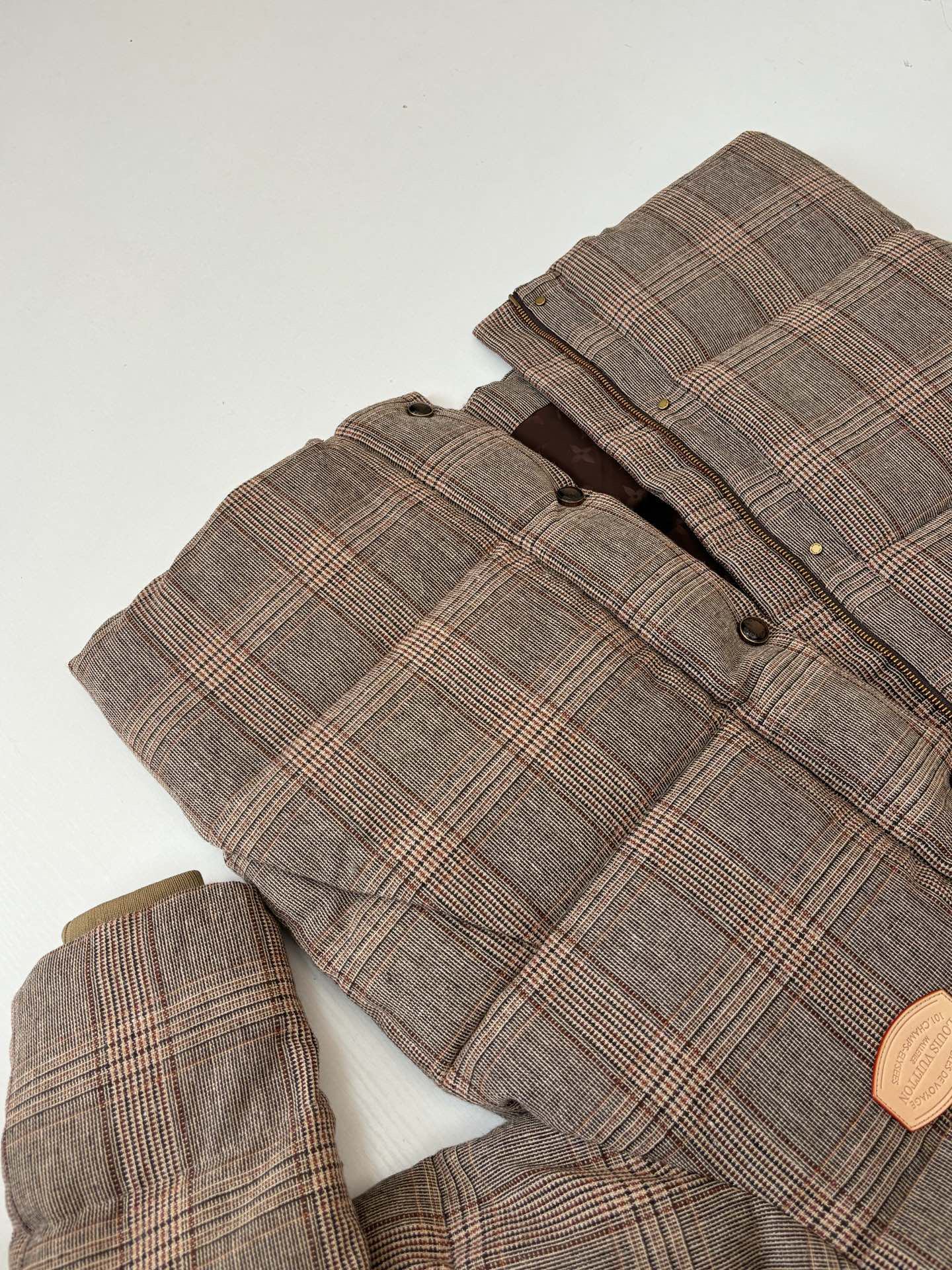 ルイ・ヴィトン「Louis Vuitton」26SS 早春 プリンス オブ ウェールズ チェック ダウンジャケット