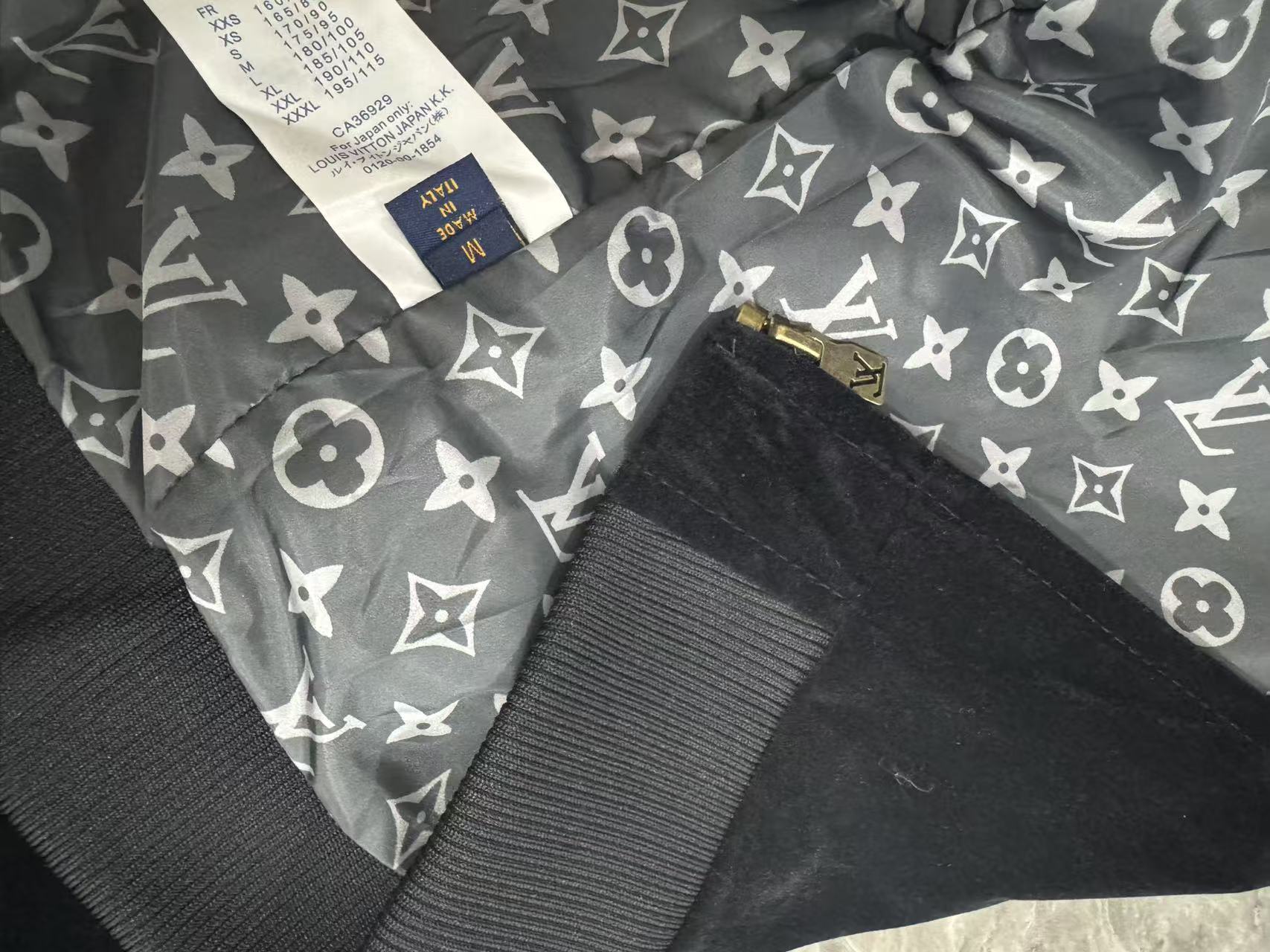 ルイ・ヴィトン「Louis Vuitton」刺繍スエード革 フライトジャケット