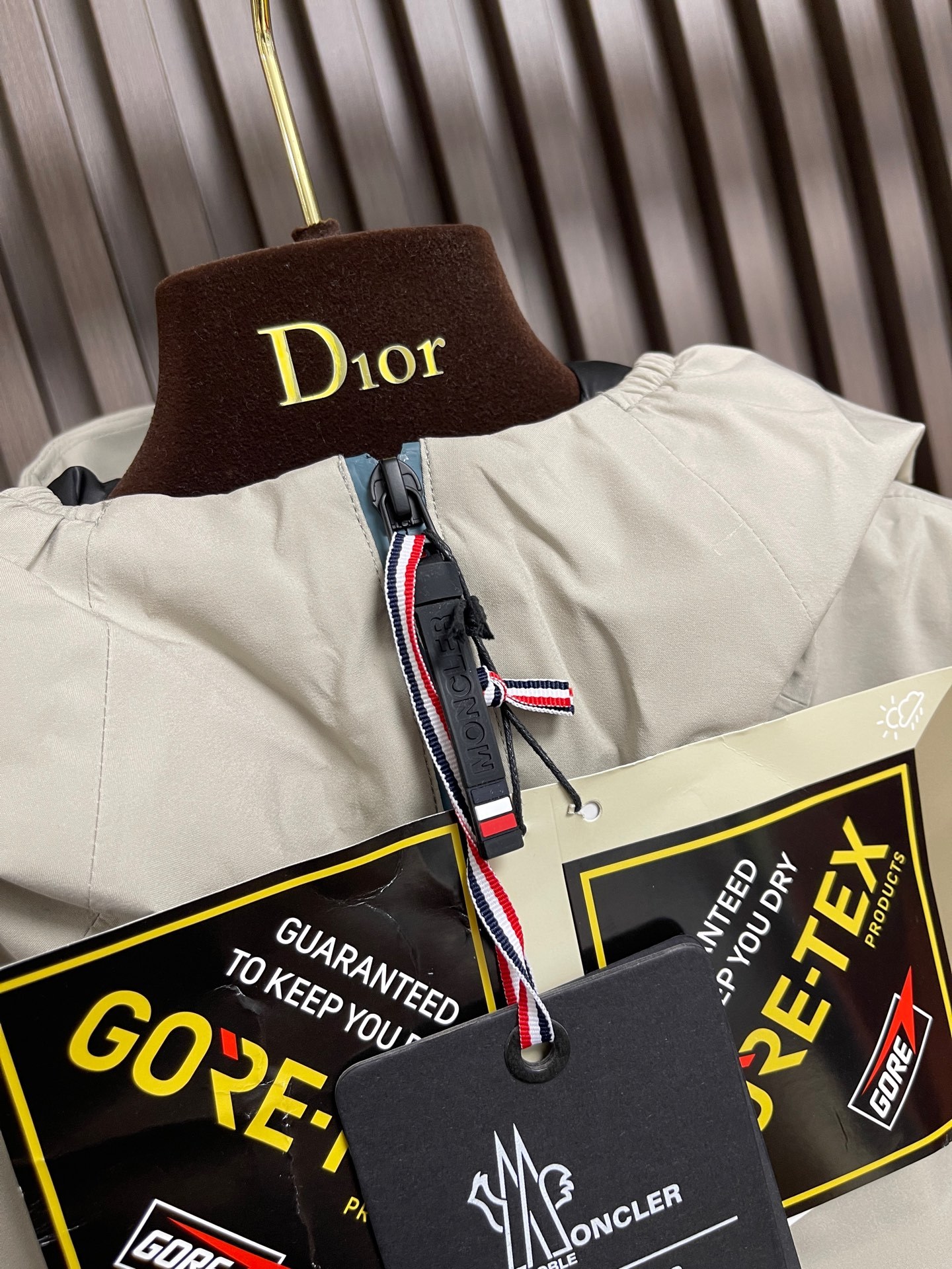 モンクレール「Moncler」Grenoble ショート ダウンジャケット