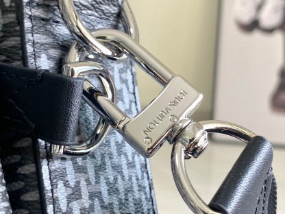 ルイ・ヴィトン「Louis Vuitton」新作 Trio メッセンジャーバッグ