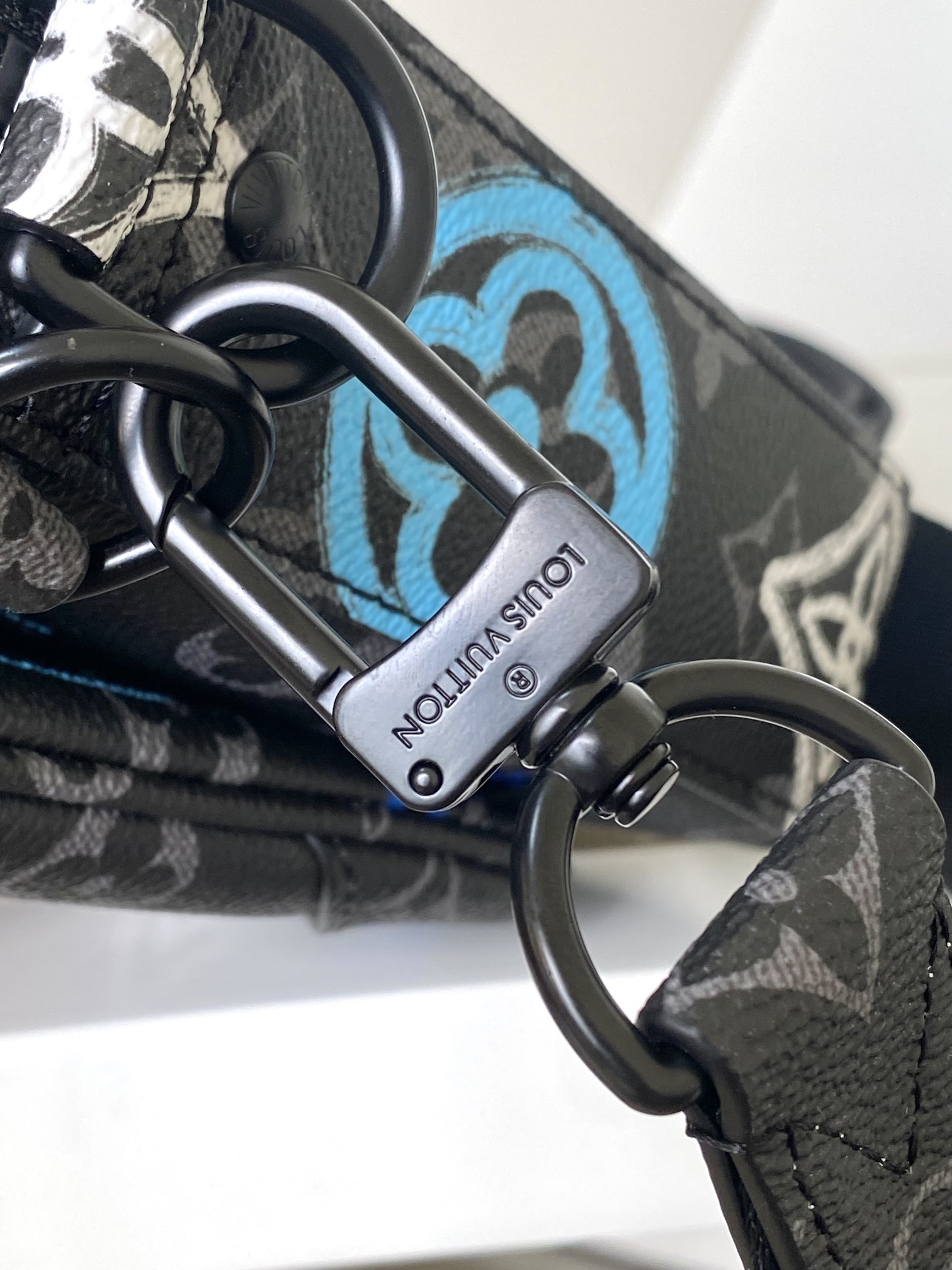 ルイ・ヴィトン「Louis Vuitton」新作 Trio メッセンジャーバッグ