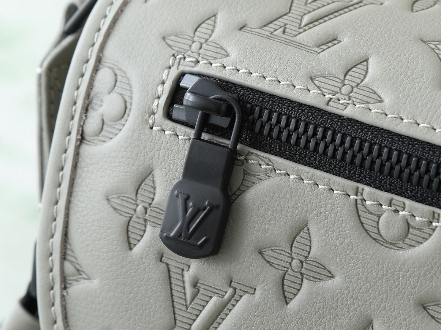 ルイ・ヴィトン「Louis Vuitton」スタイリッシュ メッセンジャーバッグ