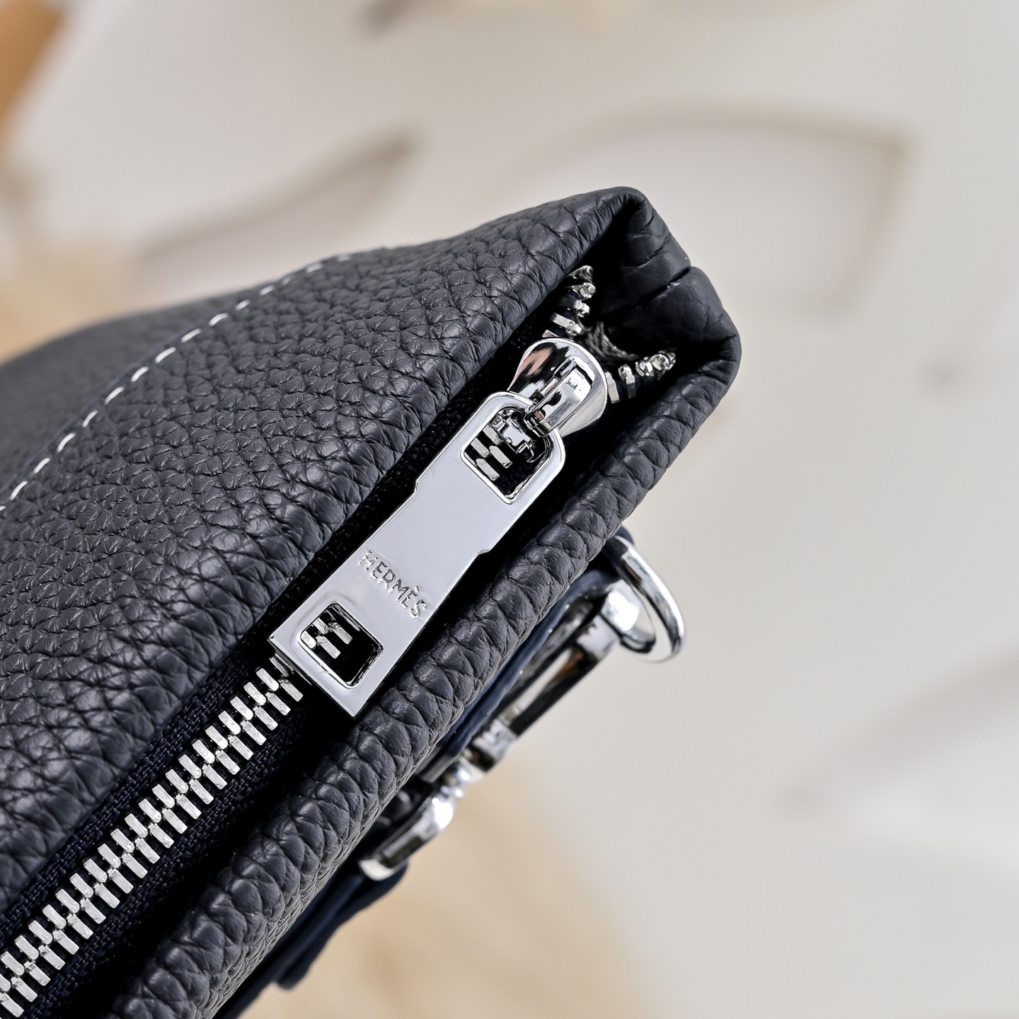 エルメス「Hermès」メンズ ジップ レザー クラッチバッグ