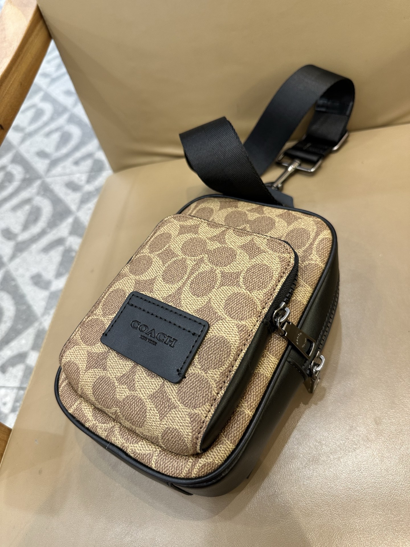 コーチ「Coach」WEST レザー メンズ クロスボディバッグ