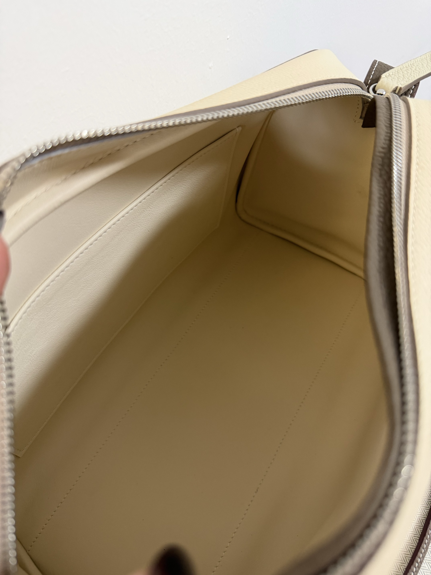 エルメス「Hermès」ヌーベルアンボディ ショルダーバッグ