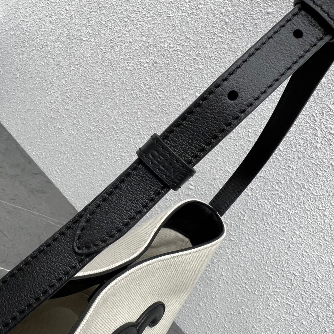 セリーヌ「Celine」2022 CUIR TRIOMPHE バケットバッグ