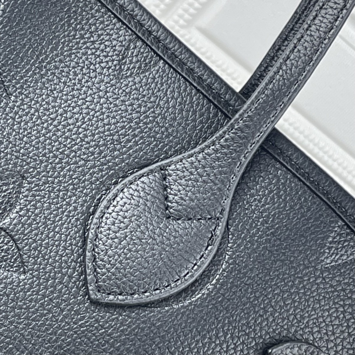 ルイ・ヴィトン「Louis Vuitton」ルイ・ヴィトン ネバーフル MM エンボスレザー / トートバッグ