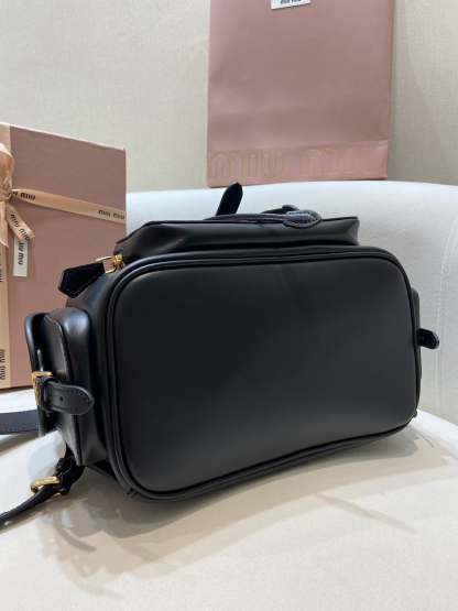 ミュウミュウ「Miu Miu」レザーバックパック