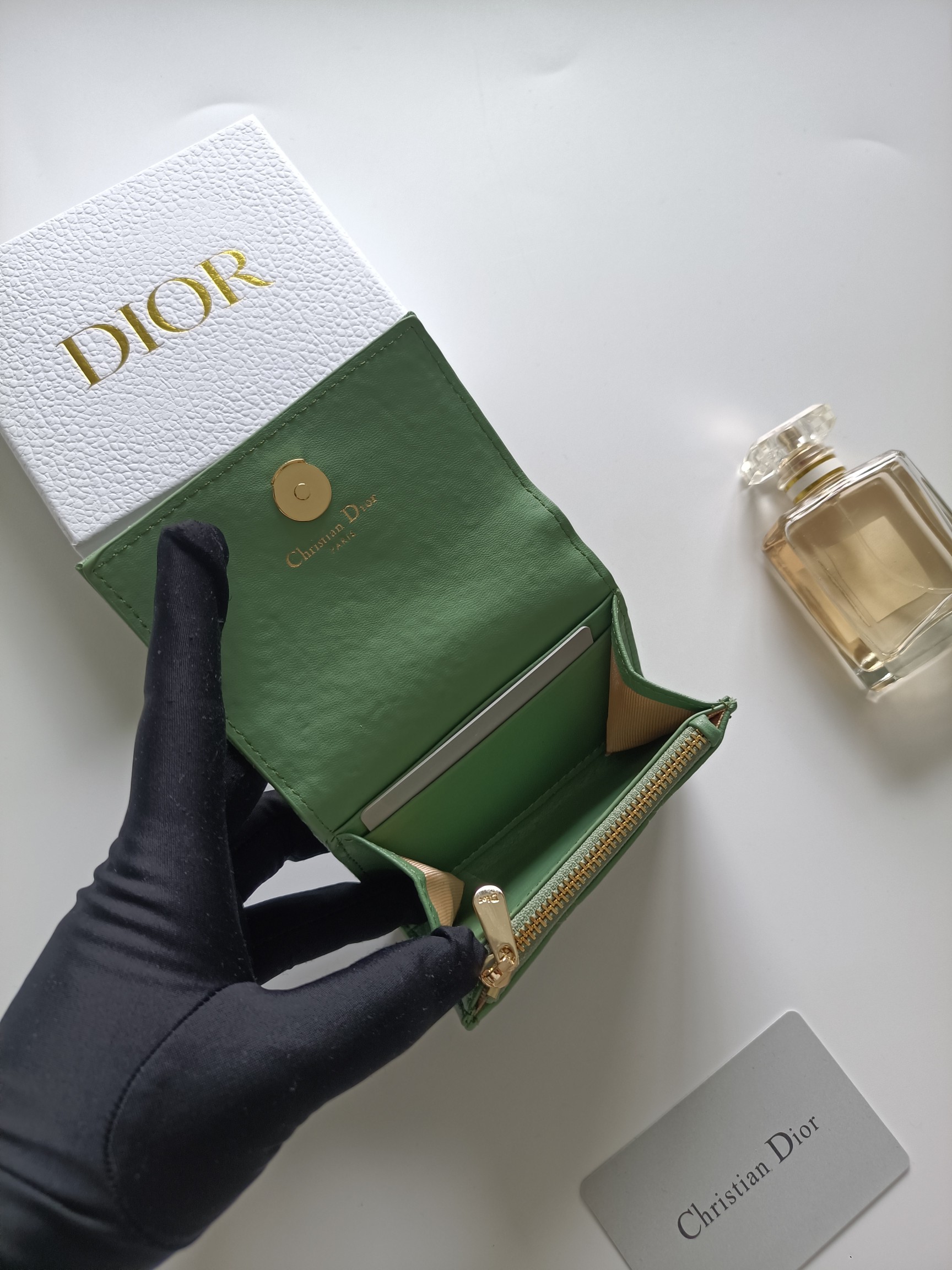 ディオール「Dior」ディオール 30 モンテーニュ グリシン ウォレット / コンパクトウォレット