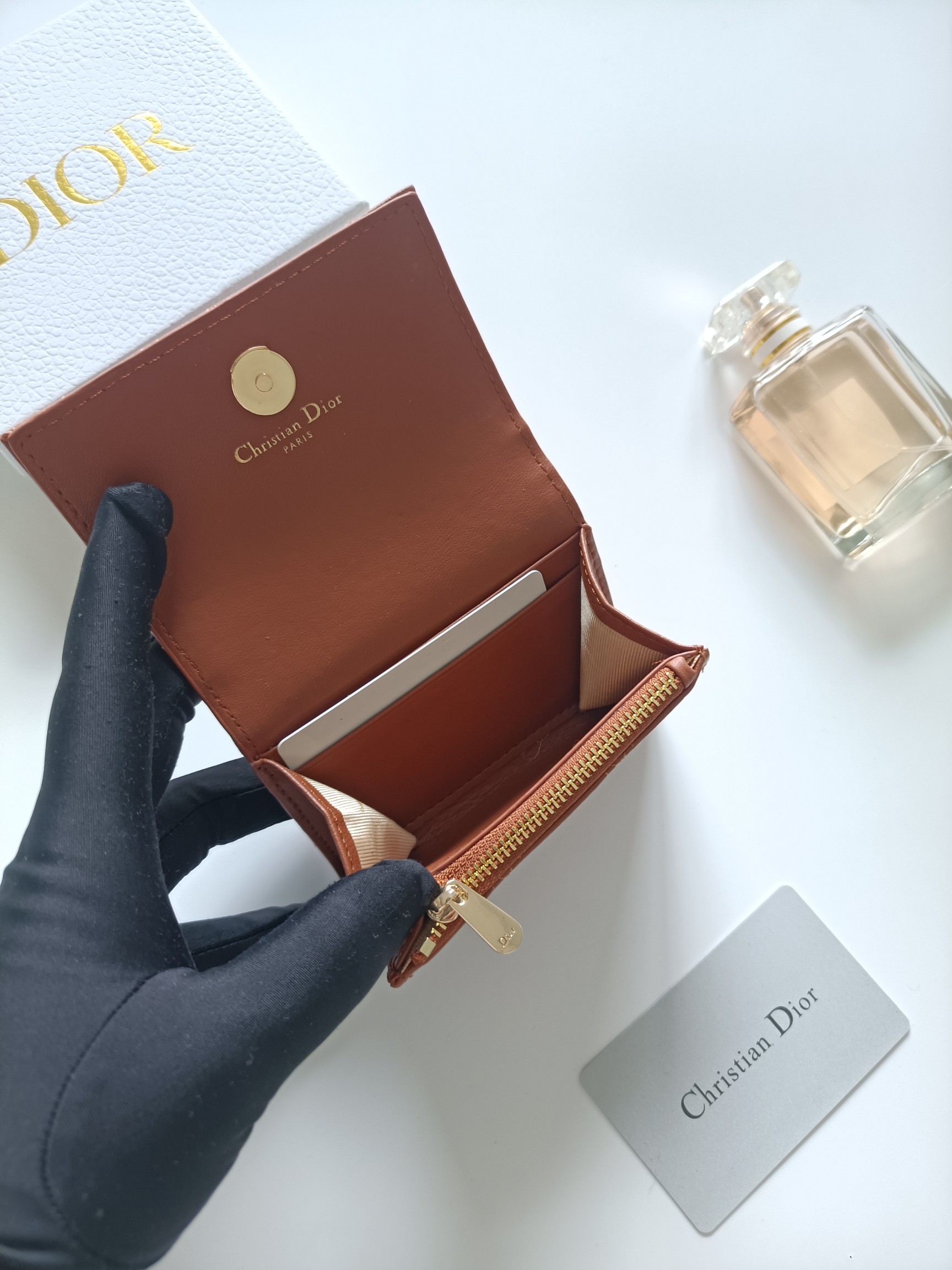 ディオール「Dior」ディオール 30 モンテーニュ グリシン ウォレット / コンパクトウォレット