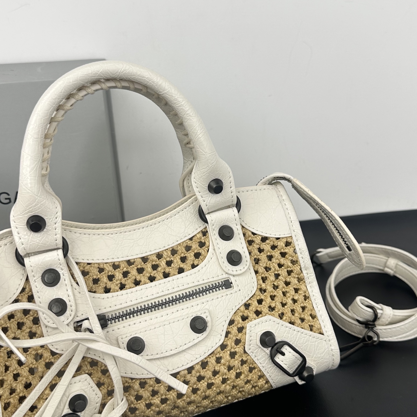 バレンシアガ「Balenciaga」バレンシアガ ラフィア ル・シティ ハンドバッグ / トートバッグ