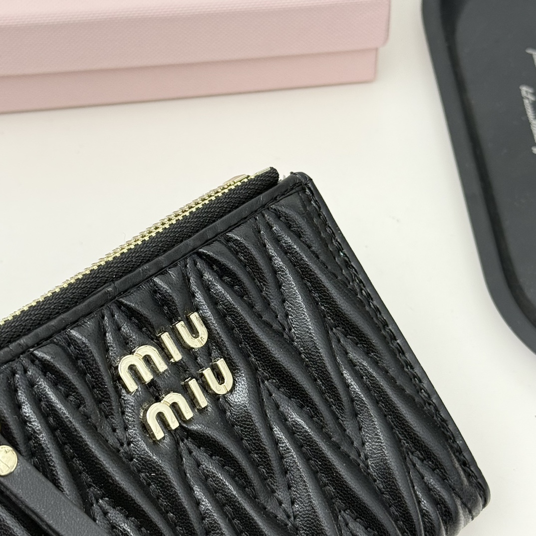 ミュウミュウ「Miu Miu」ミュウミュウ マテラッセ ラムスキン コンパクトバッグ 790 / ショルダーバッグ