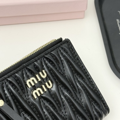 ミュウミュウ「Miu Miu」ミュウミュウ マテラッセ ラムスキン コンパクトバッグ 790 / ショルダーバッグ
