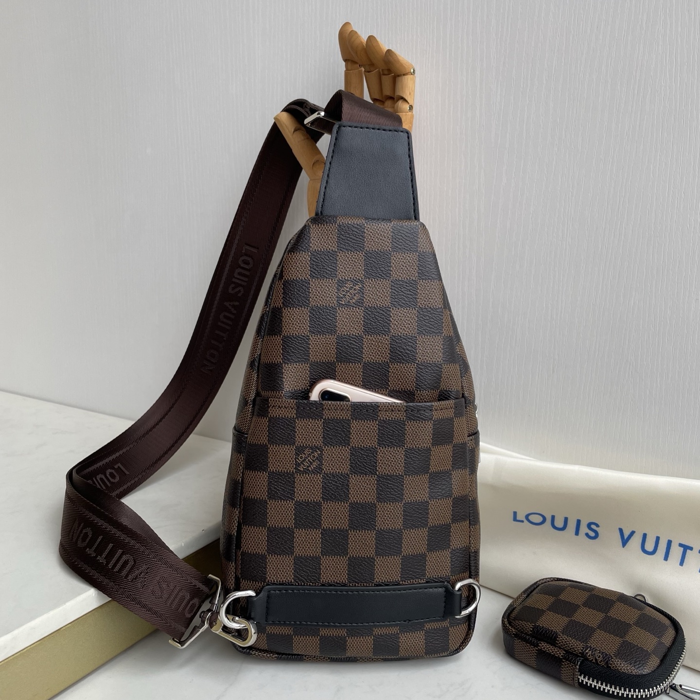 2026 LOUIS VUITTON メンズ チェストバッグ