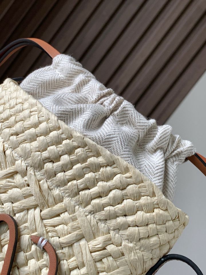 ロエベ「Loewe」イラカヤシと牛革 スクエアポーチ アナグラム バスケット バッグ