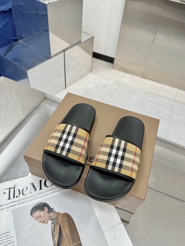 バーバリー「Burberry」バーバリー ヴィンテージ チェック スライドサンダル / ビーチサンダル