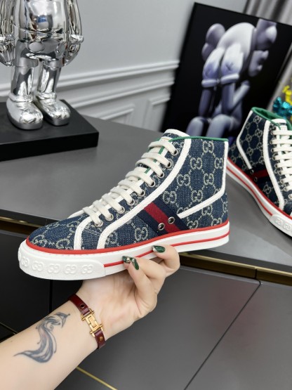 グッチ「Gucci」グッチ テニス 1977 ハイトップスニーカー / ユニセックススニーカー