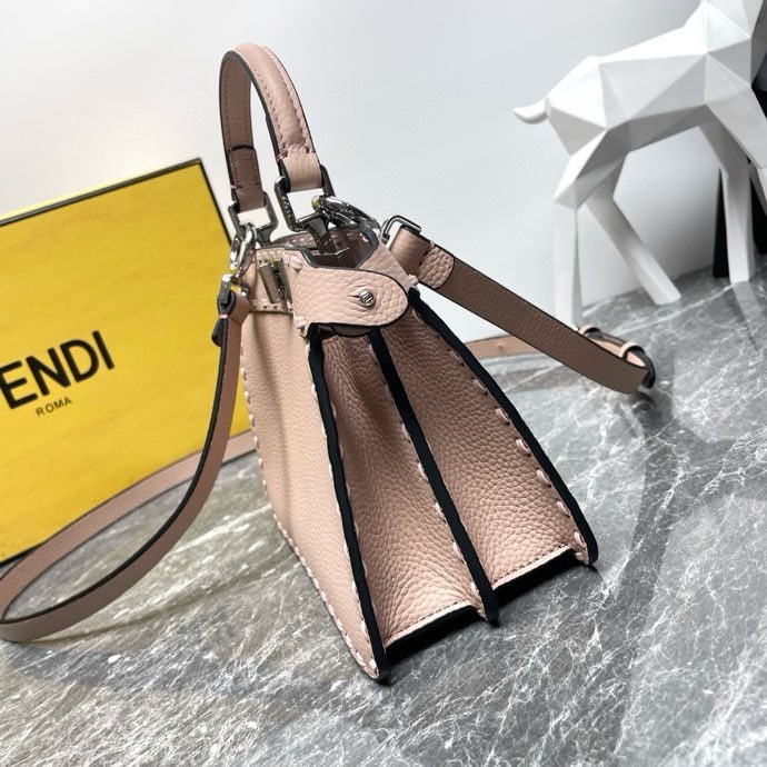 フェンディ「Fendi」ペッカブー アイシーユ スモール ショルダーバッグ