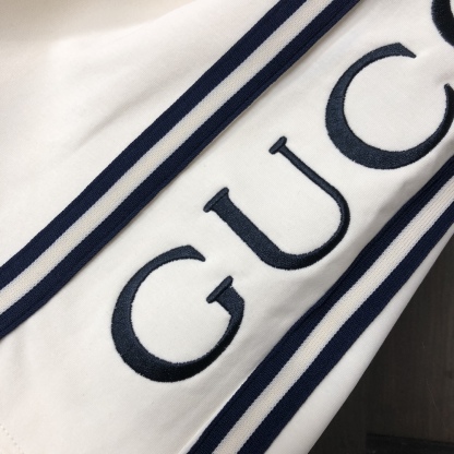 グッチ「Gucci」コットンショーツ / ロゴショーツ