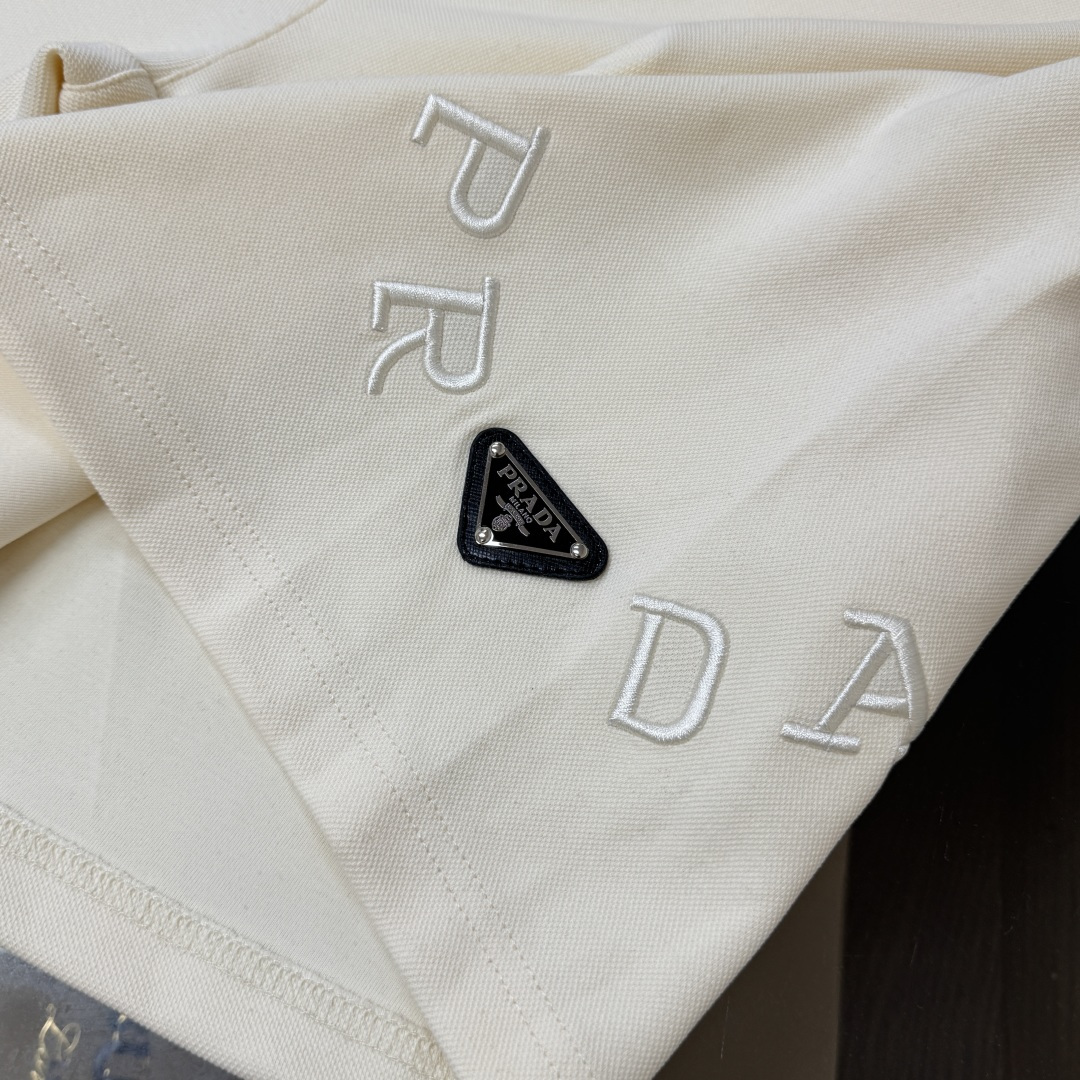 プラダ「Prada」コットンショーツ / ロゴショーツ
