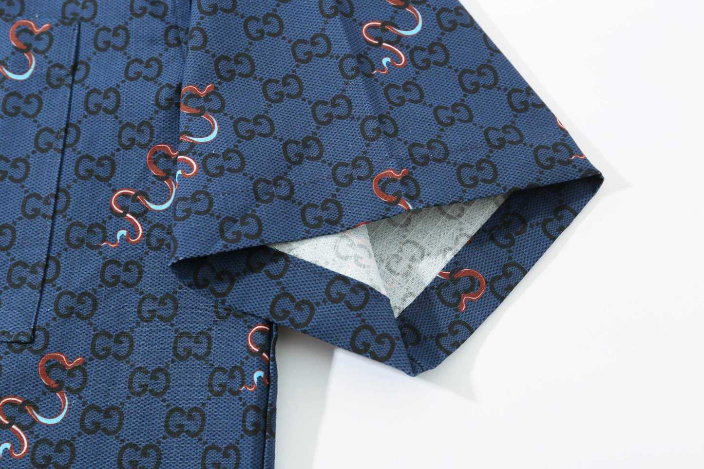グッチ「Gucci」グッチ オールオーバーロゴ ショートスリーブシャツ / デニムシャツ
