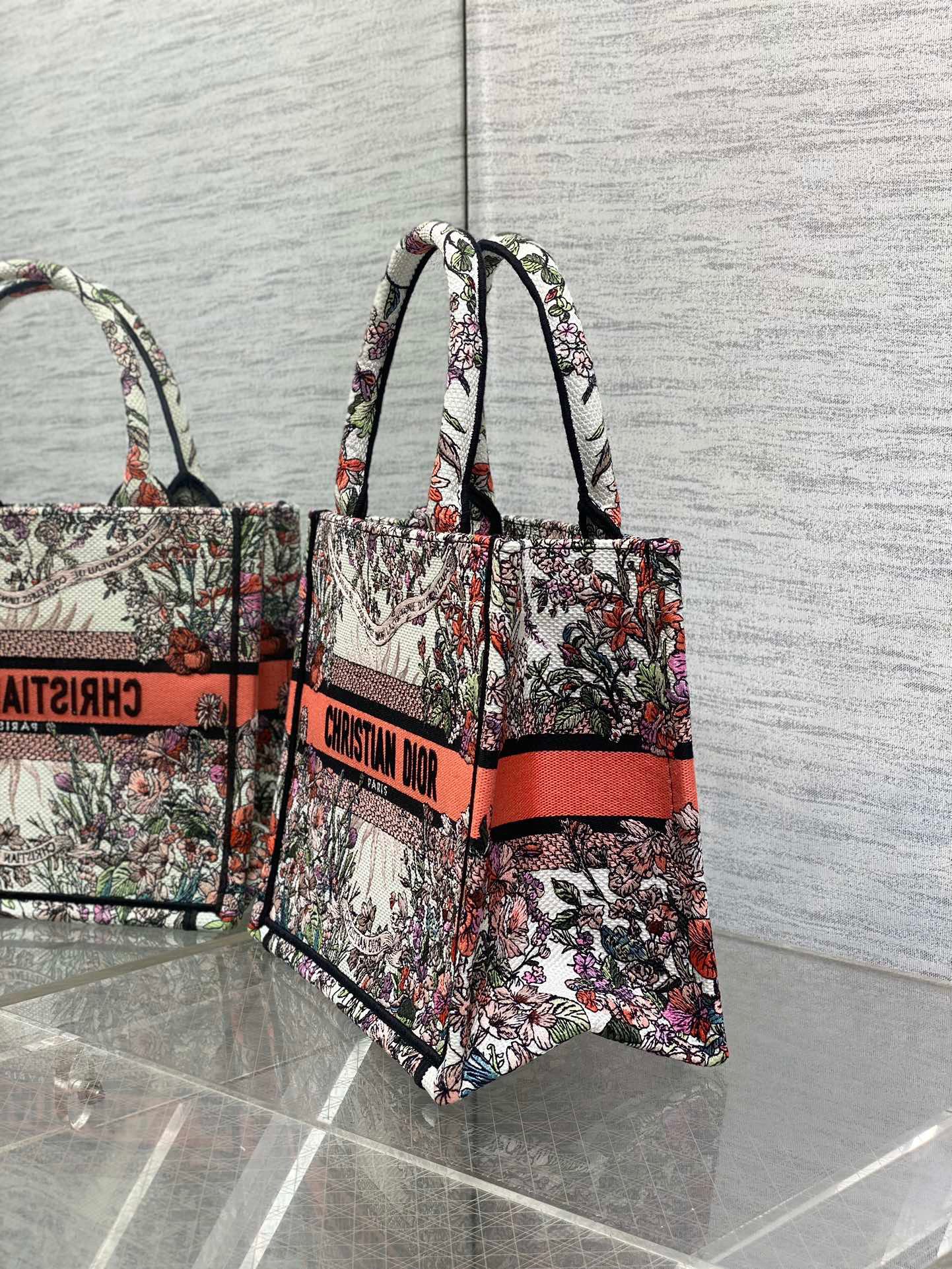 ディオール「Dior」オフィシャルレザー 最新サイズ スモールトート