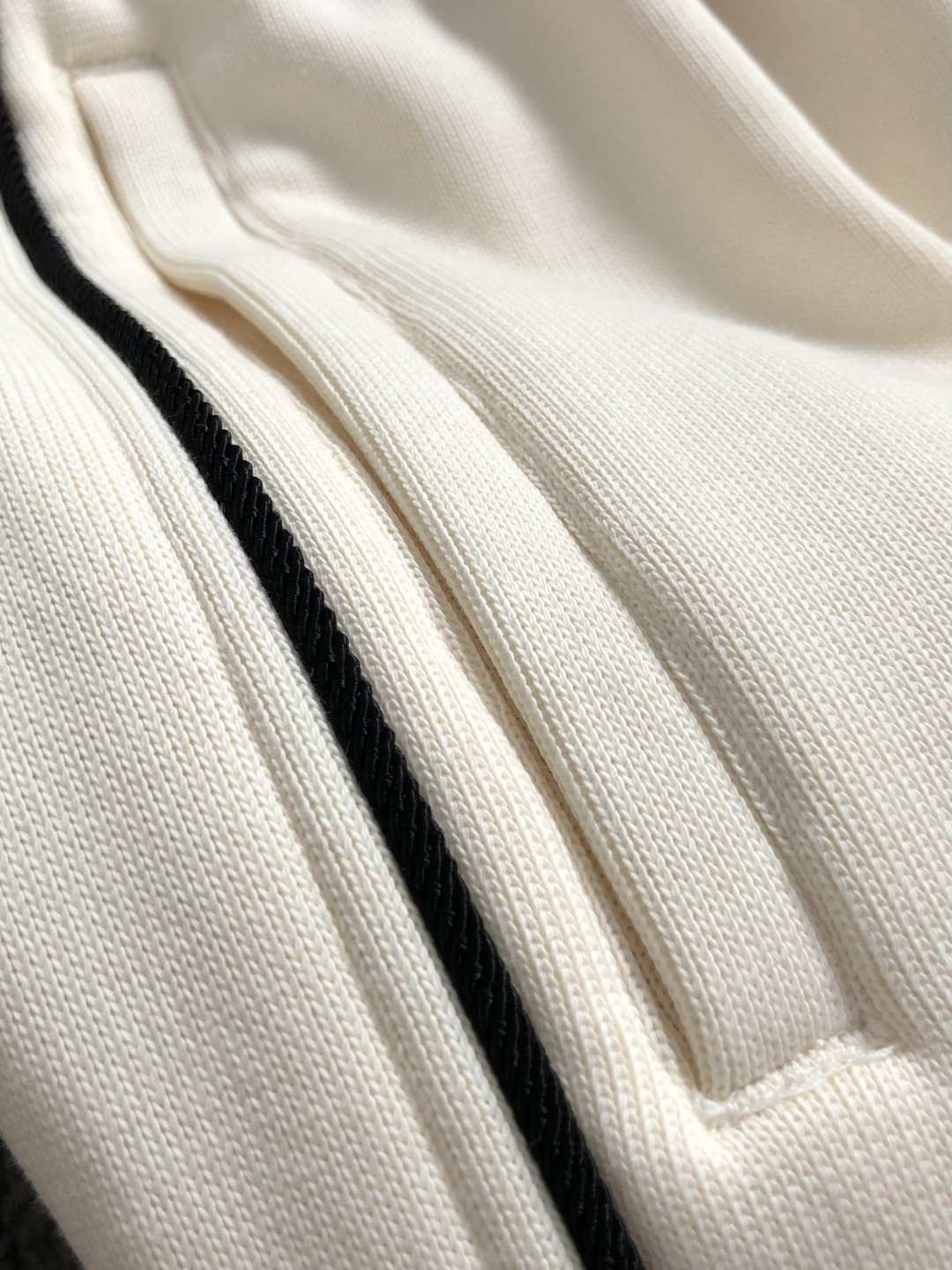 バーバリー「Burberry」バーバリー レタリング刺繍 ジップアップジャケット / アウター