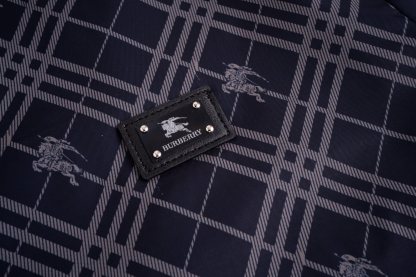 バーバリー「Burberry」バーバリー ロゴプリント ジップアップジャケット / アウター