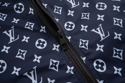 ルイ・ヴィトン「Louis Vuitton」ルイ・ヴィトン ロゴプリント ジップアップジャケット / アウター