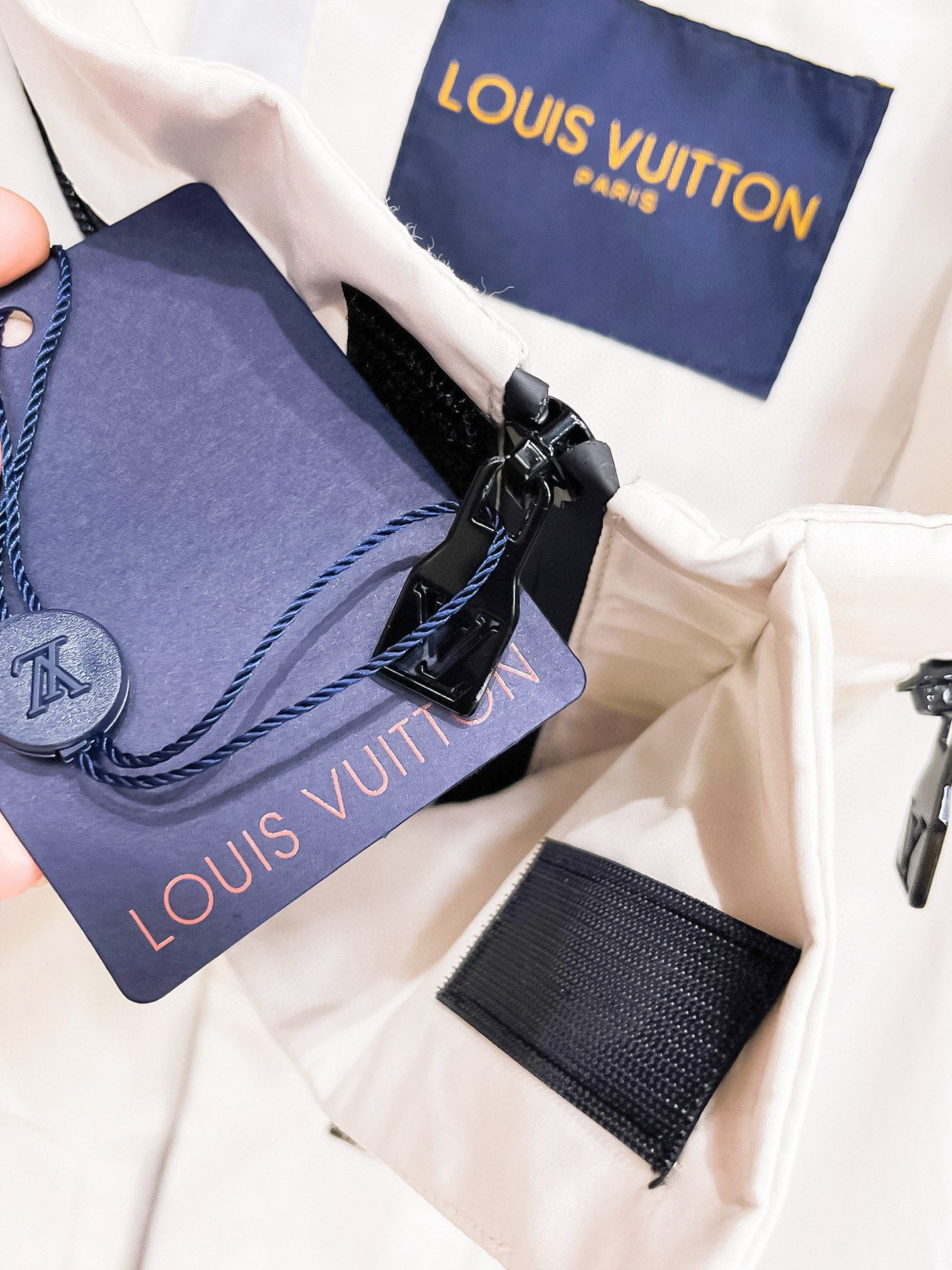 ルイ・ヴィトン「Louis Vuitton」ルイ・ヴィトン ロゴプリント ジップアップジャケット / アウター