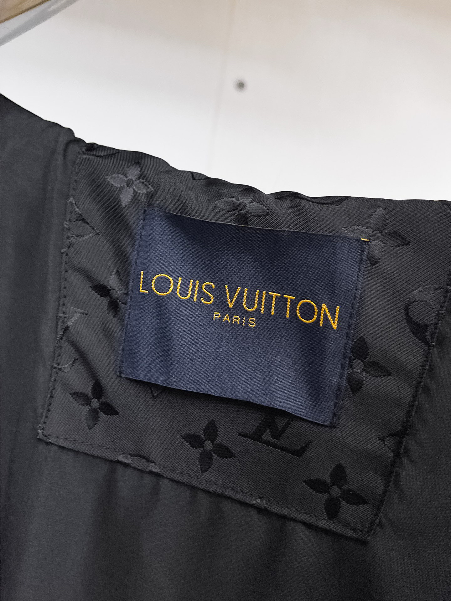 ルイ・ヴィトン「Louis Vuitton」ルイ・ヴィトン ロゴプリント ジップアップジャケット / アウター