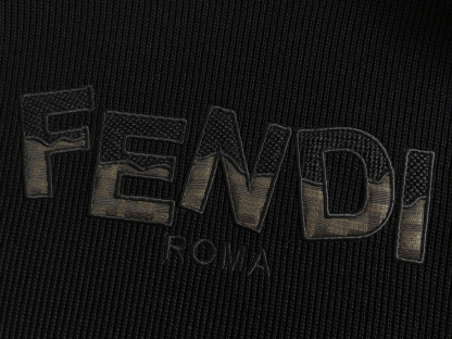 フェンディ「Fendi」フェンディ ロゴパッチ ジップアップスウェットシャツ / プルオーバー