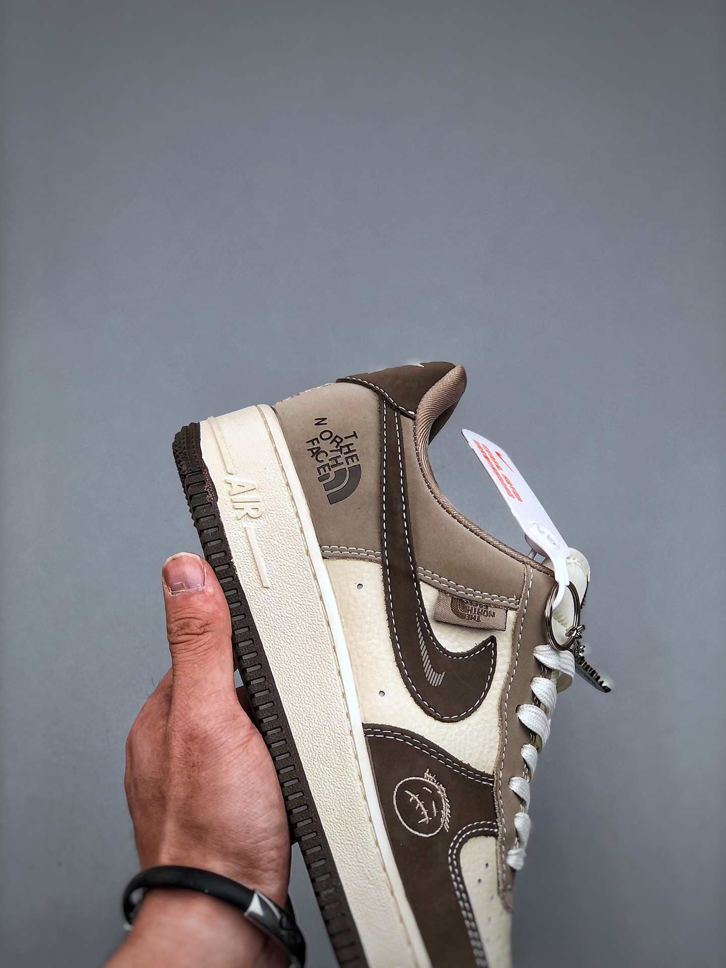 「コラボモデル」Travis Scott x Nike Air Force 1 Low '07 Travis Scott コラボレーション スニーカー ホワイト＆ブラウン