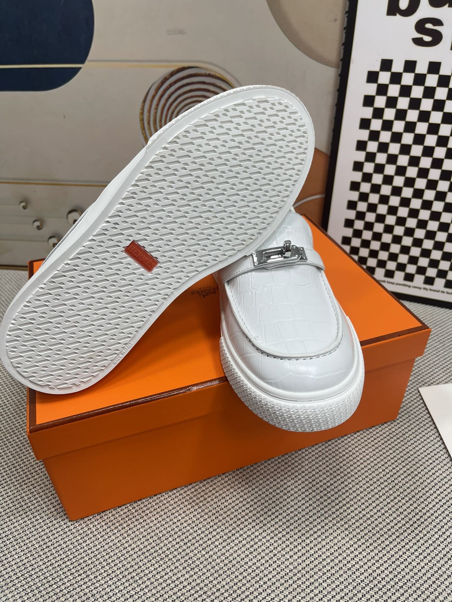 エルメス［Hermès］おしゃれなペアスニーカー